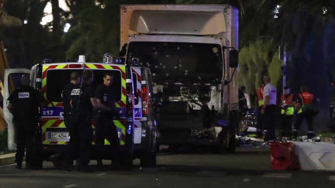 la-fg-nice-france-crash-20160714-snap