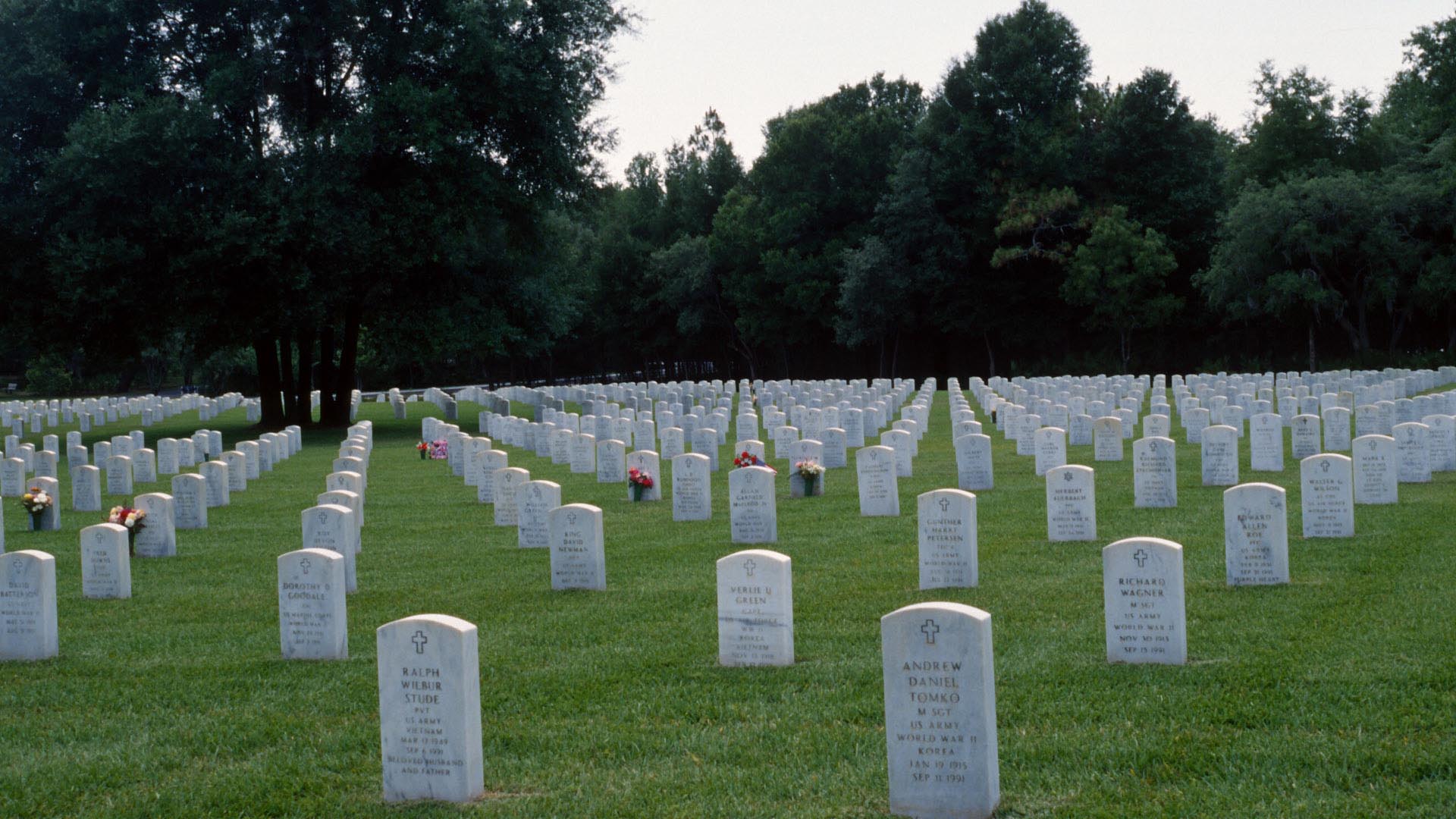 Florida National Cemetery, Headstones, war heroes