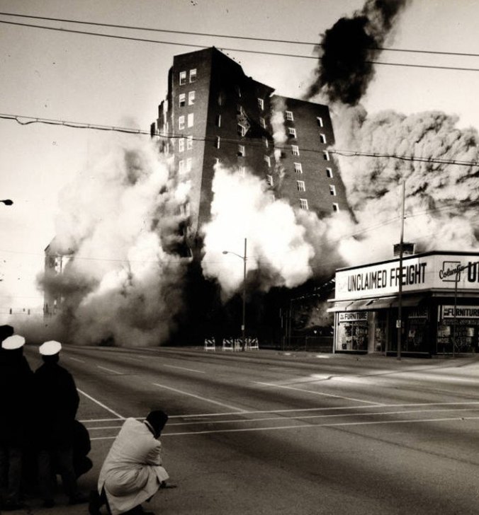 hotel-columbia-demolition-11-21-1971-700x754
